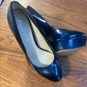 Aldo Glossy Navy Blue Heels